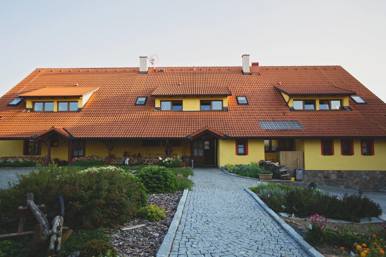 Отель Statek Ceska Lipa Myslovice Клатови Экстерьер фото